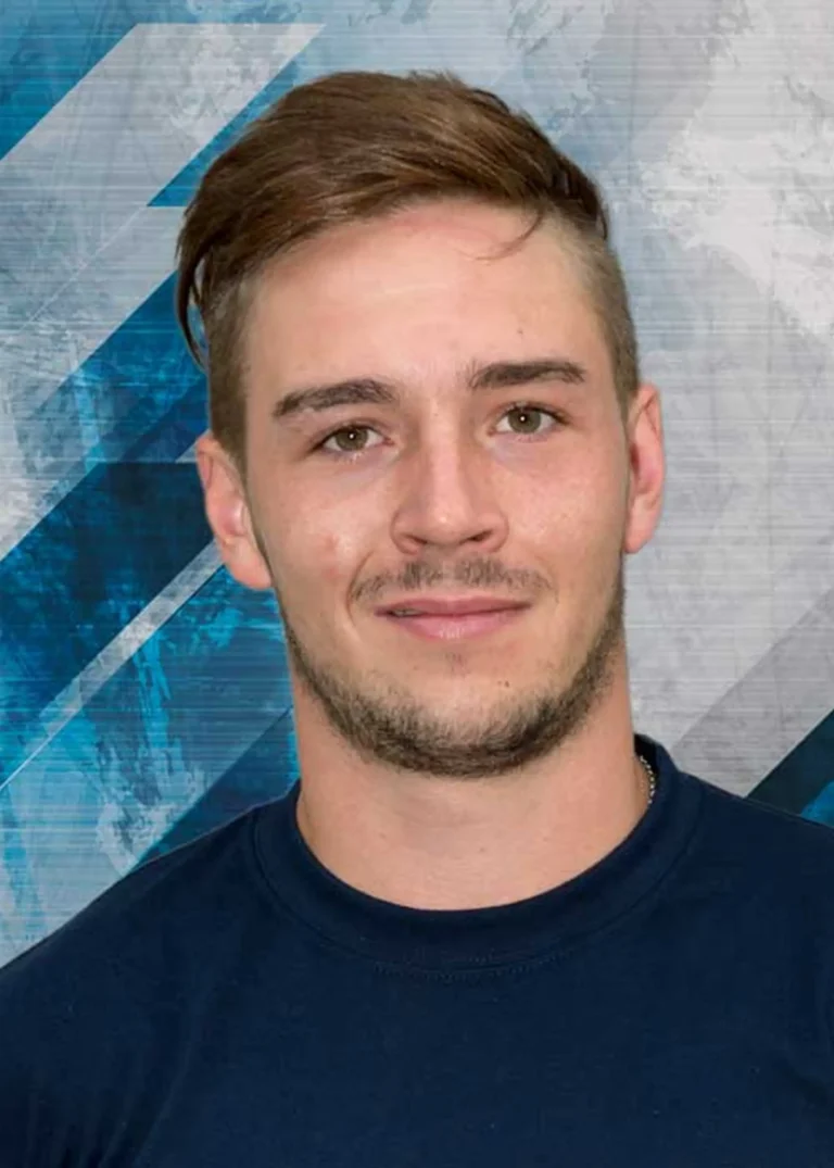 Portraitfoto von Mitarbeiter Alexander Hackl