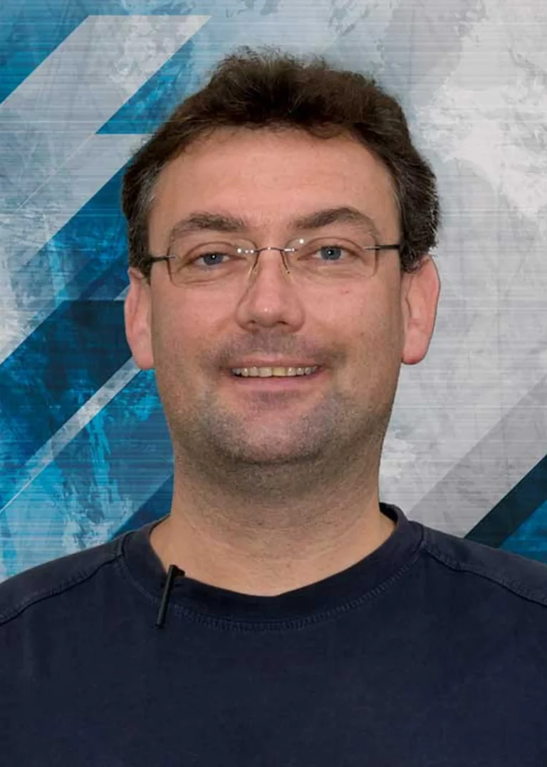 Portraitfoto vom Mitarbeiter Gernot Schönfelder