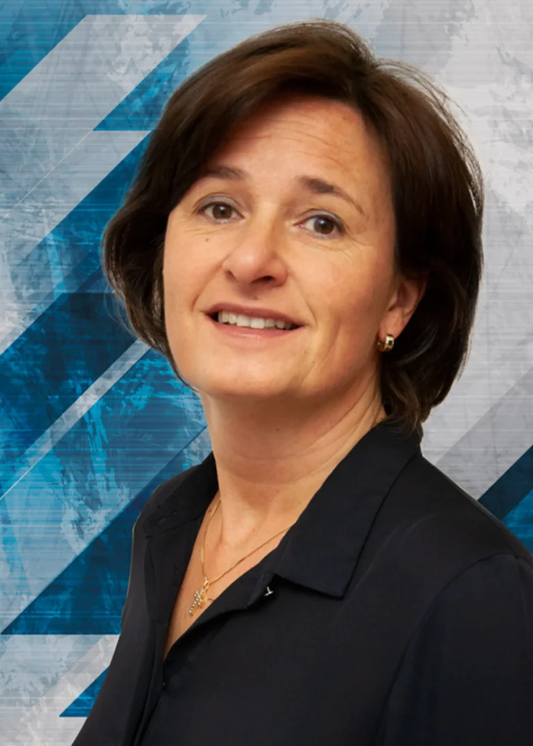 Portraitfoto von Mitarbeiterin Heidrun Hackl