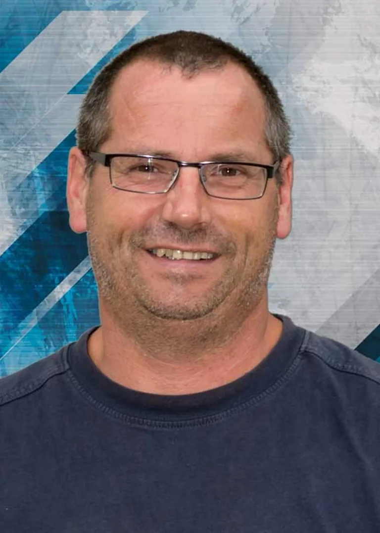 Portraitfoto von Mitarbeiter Johannes Ebenberger