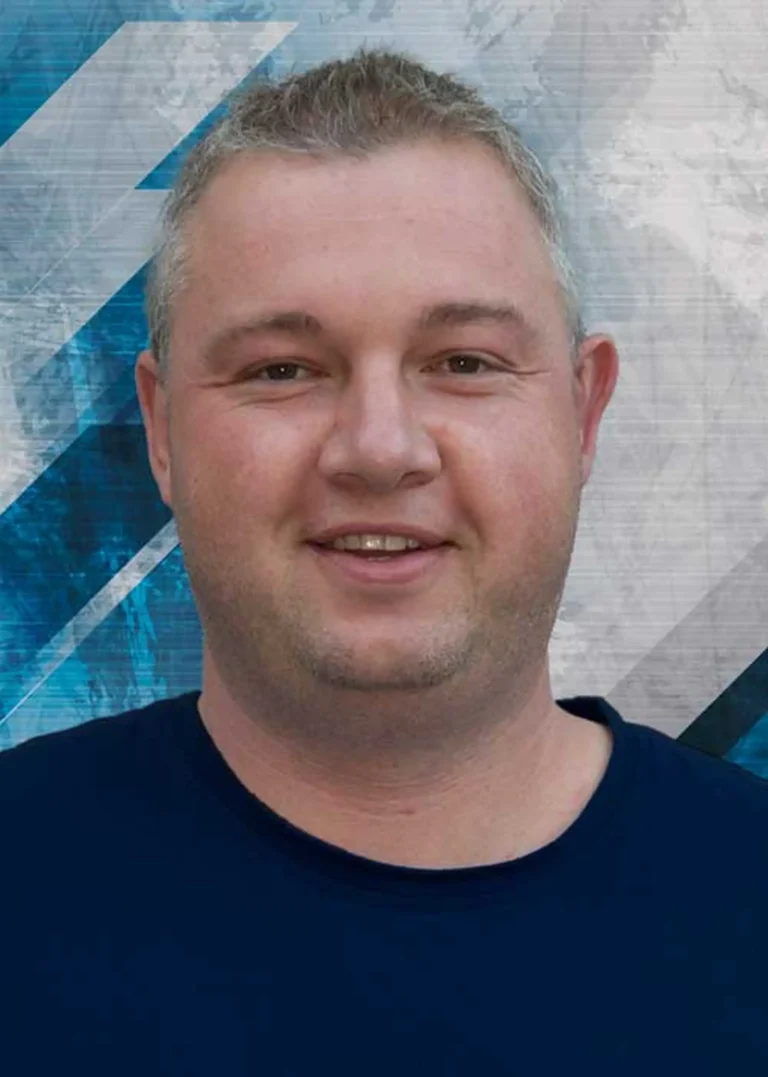Portraitfoto von Mitarbeiter Peter Gratzer